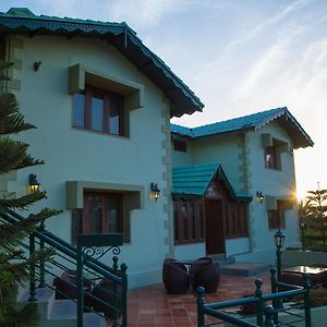The Colonial Manek Manor